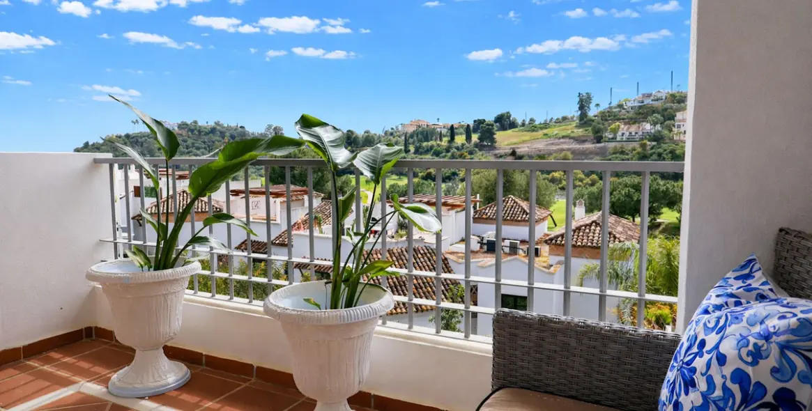 Sale of middle floor apartment in Los Arqueros 13