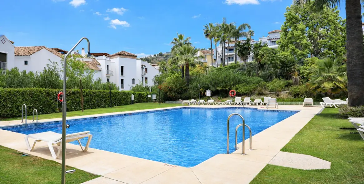 Sale of middle floor apartment in Los Arqueros 16