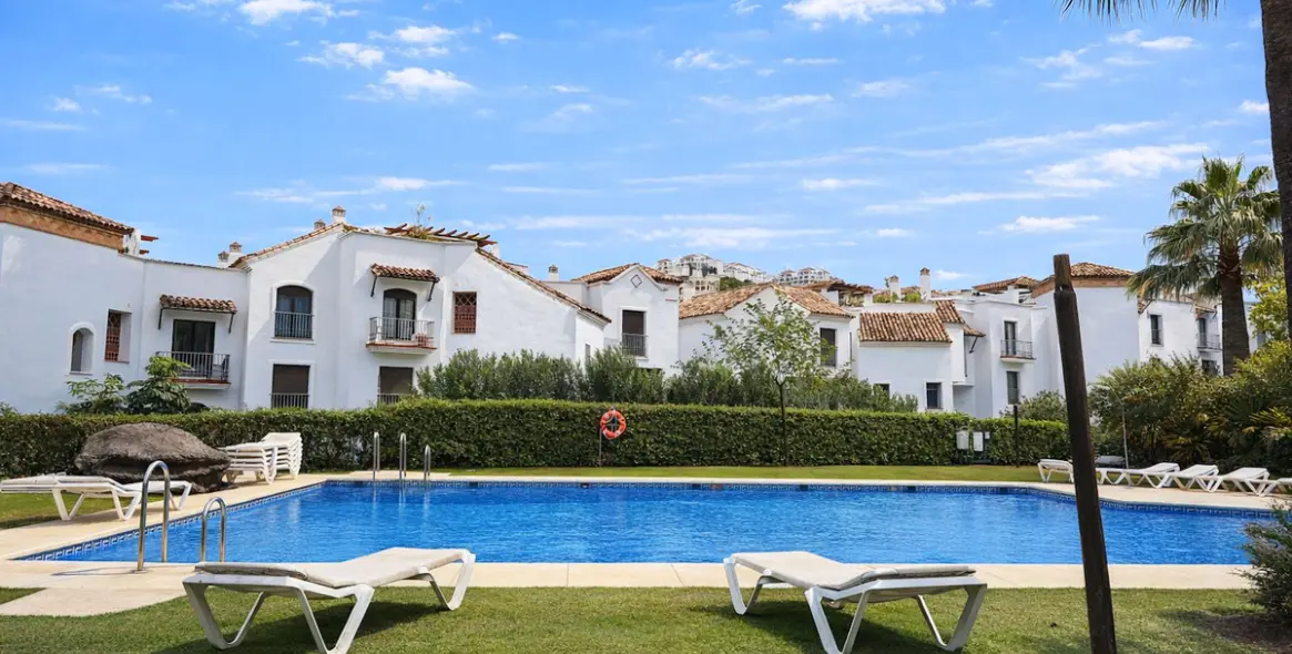 Sale of middle floor apartment in Los Arqueros 17