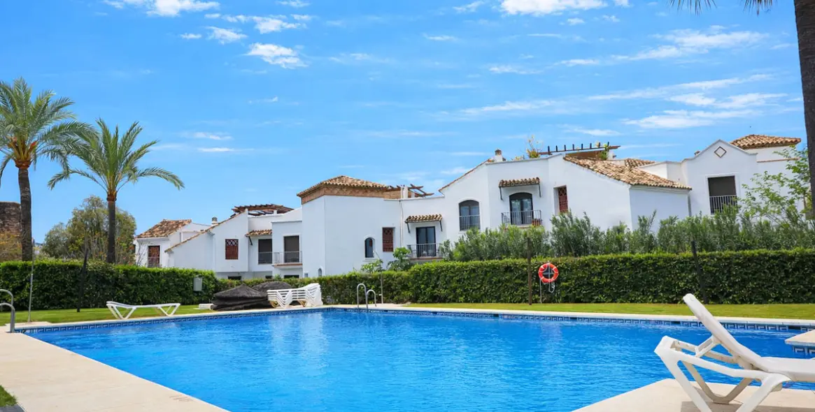 Sale of middle floor apartment in Los Arqueros 18