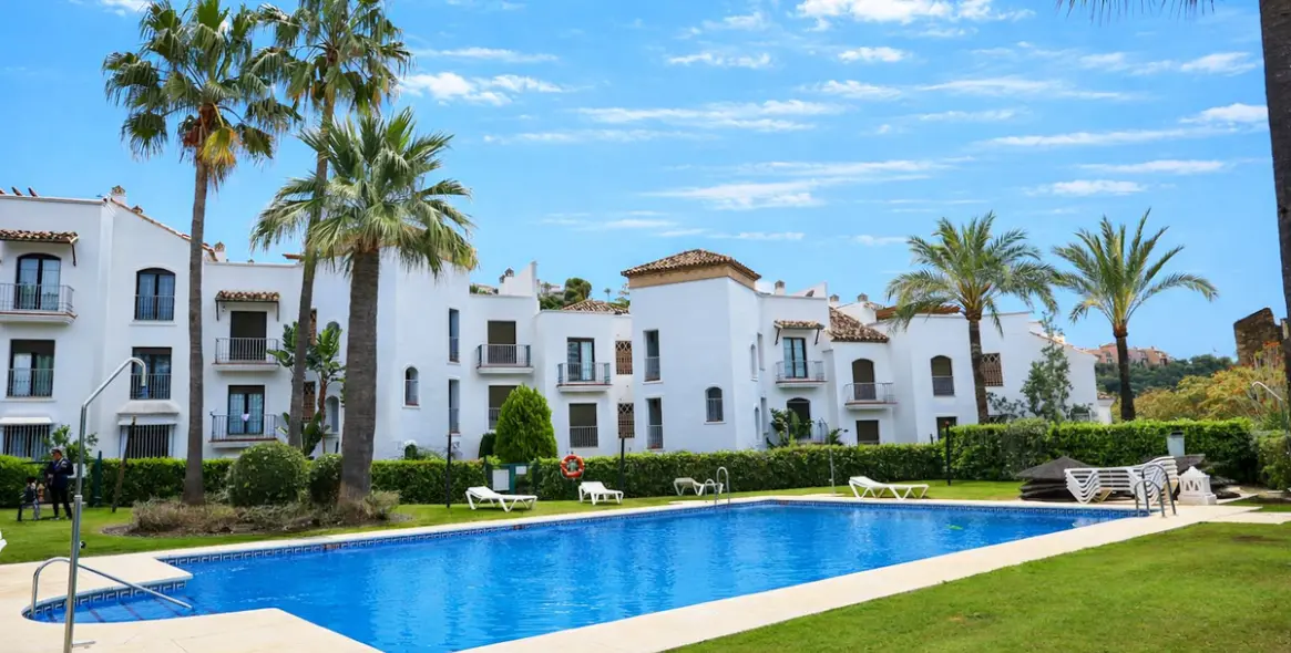 Sale of middle floor apartment in Los Arqueros 19