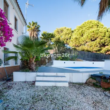 Venta de villa independiente en Estepona