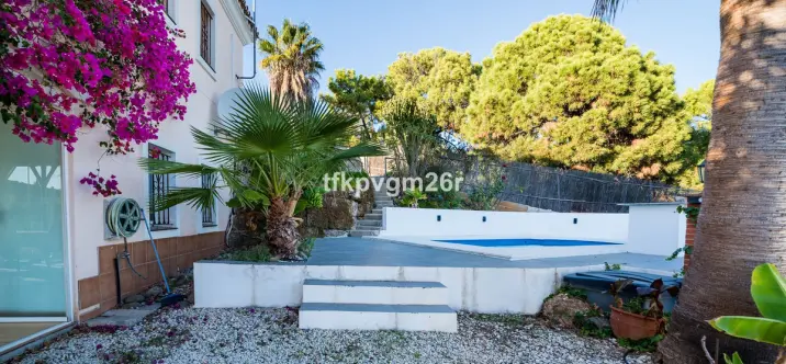 Venta de villa independiente en Estepona 1