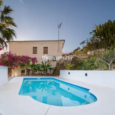 Venta de villa independiente en Estepona