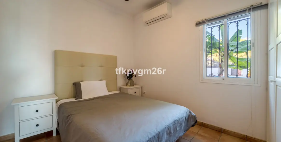 Sale of detached villa in Estepona 8