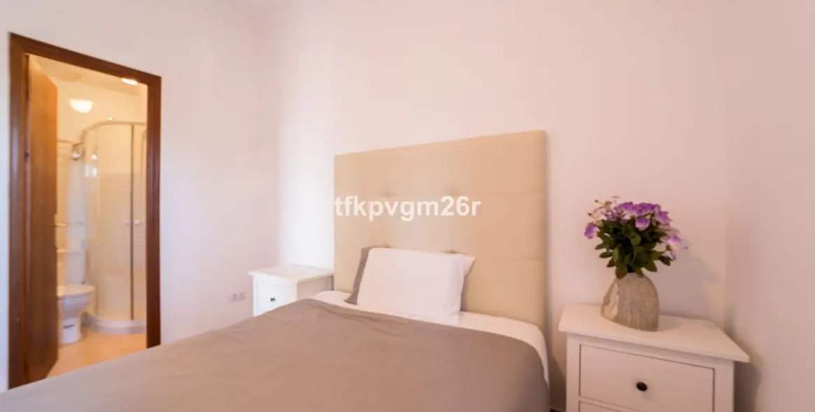 Sale of detached villa in Estepona 9