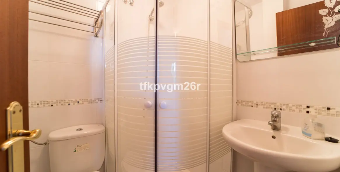 Sale of detached villa in Estepona 10