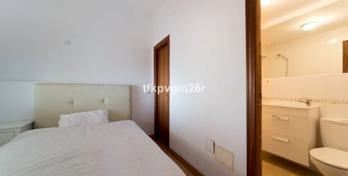 Sale of detached villa in Estepona 11