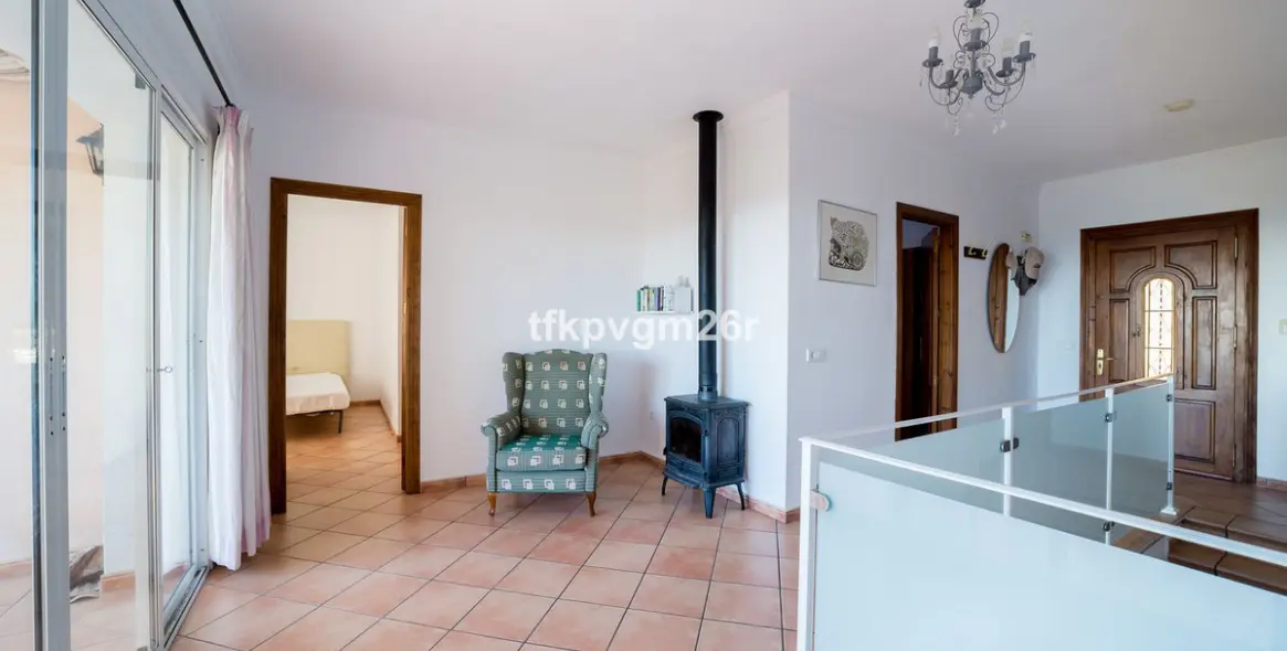 Sale of detached villa in Estepona 22