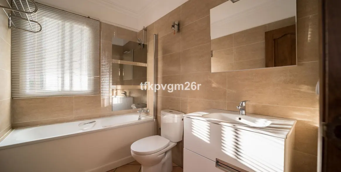 Sale of detached villa in Estepona 27