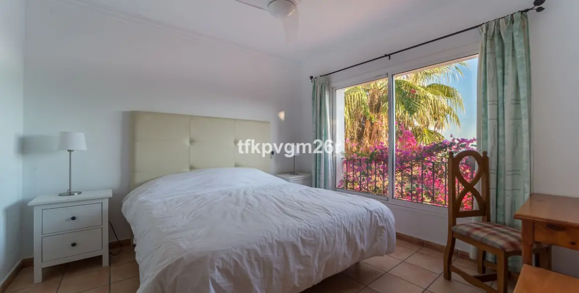 Sale of detached villa in Estepona 30