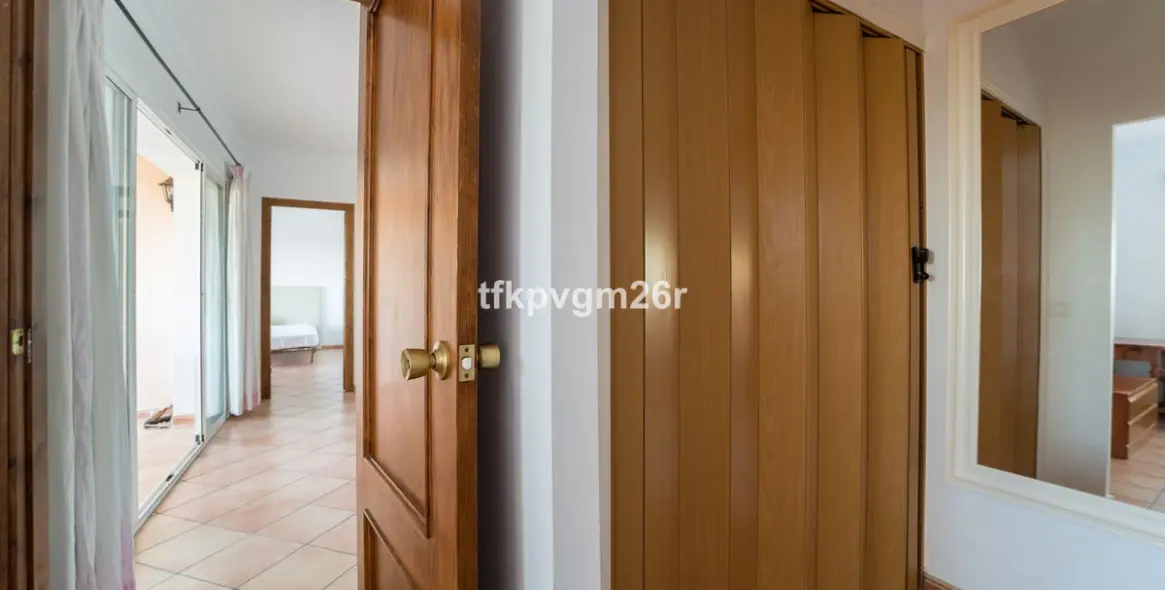 Sale of detached villa in Estepona 33