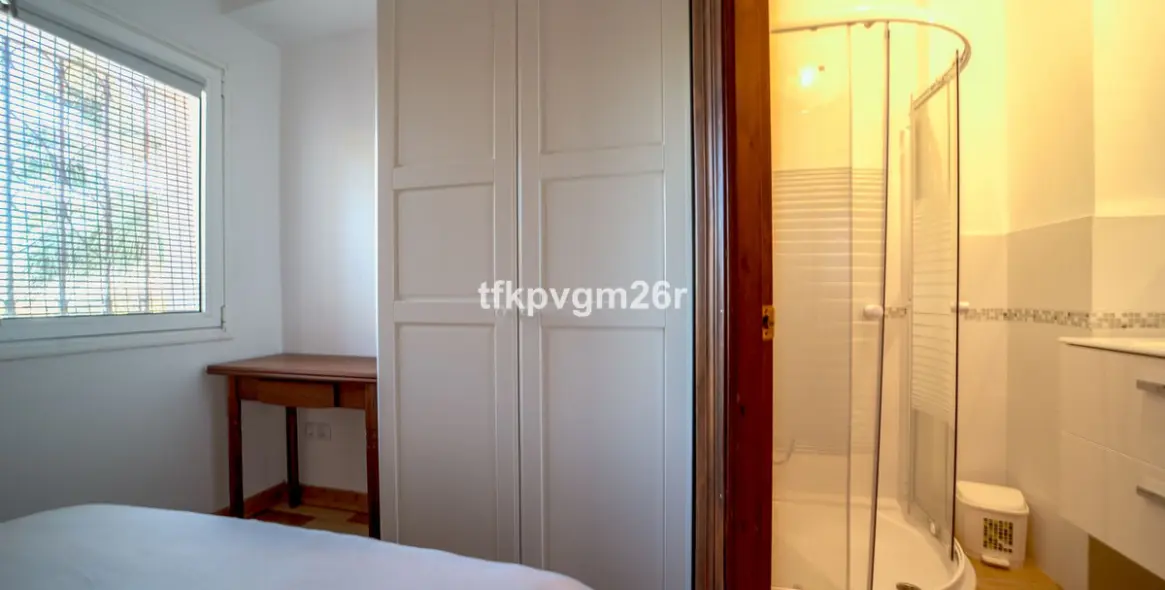 Sale of detached villa in Estepona 38