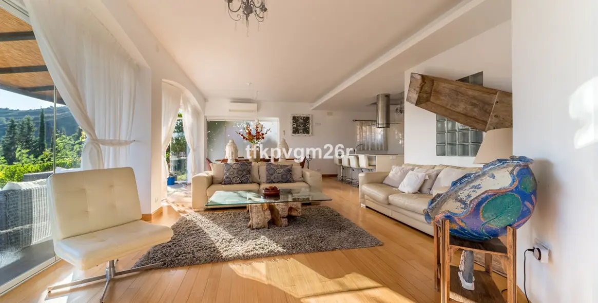 Sale of detached villa in Estepona 41