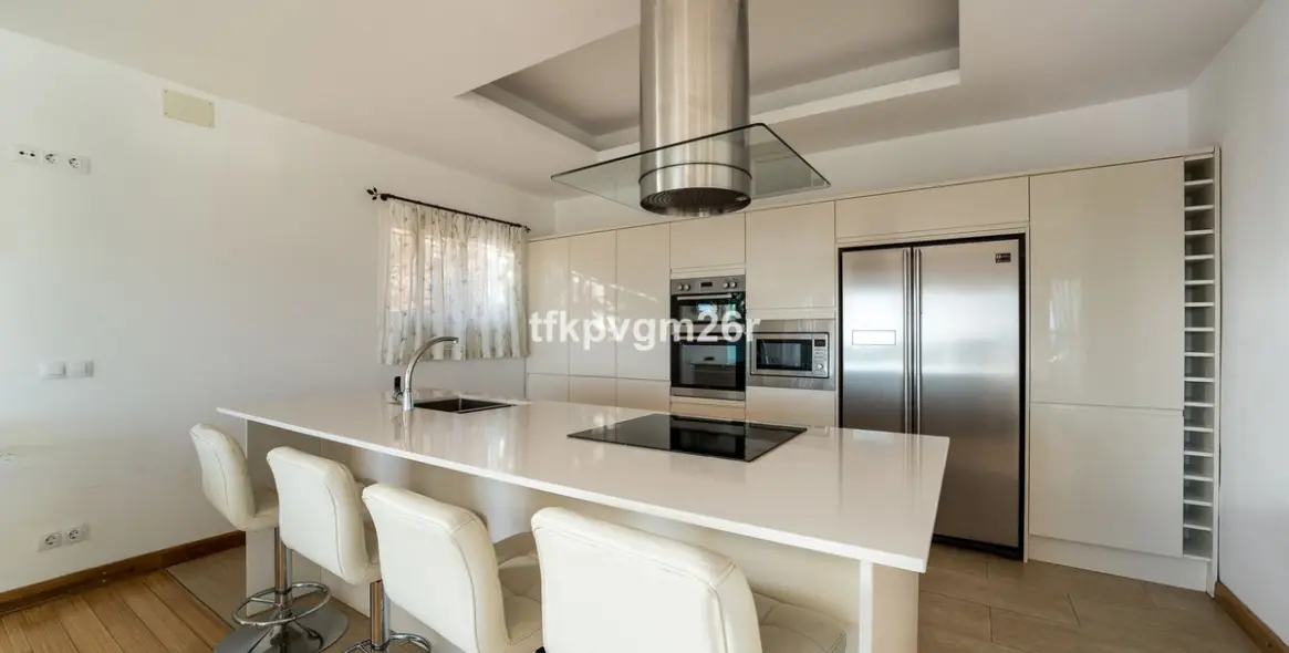 Sale of detached villa in Estepona 42