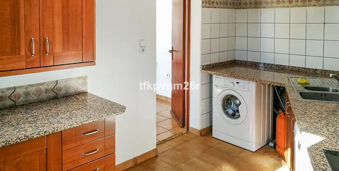 Sale of detached villa in Estepona 46