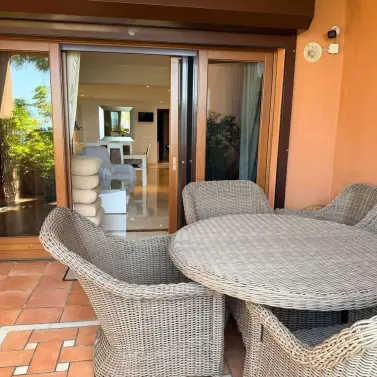 Venta de apartamento en planta media en New Golden Mile