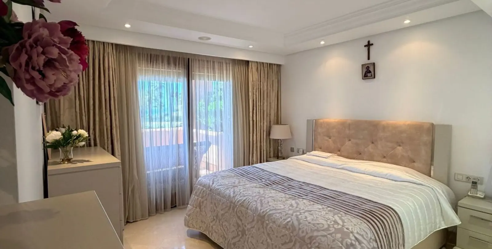 Sale of middle floor apartment in New Golden Mile 11