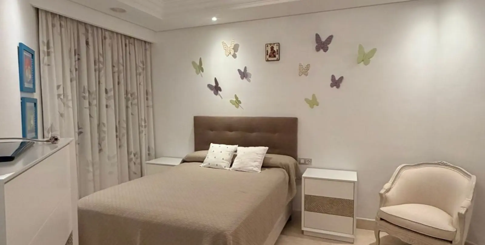 Sale of middle floor apartment in New Golden Mile 14