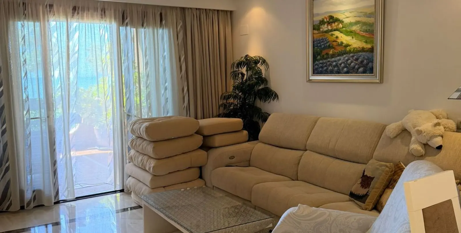 Venta de apartamento en planta media en New Golden Mile 8