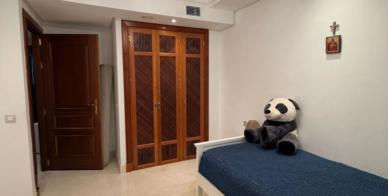 Venta de apartamento en planta media en New Golden Mile 16