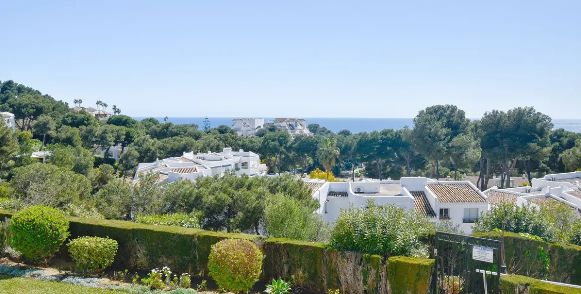 Продажа апартаментов на среднем этаже в Miraflores 2