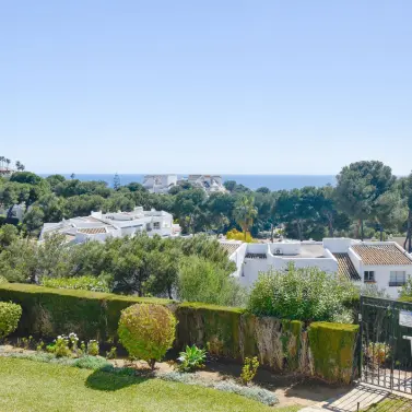 Продажа апартаментов на среднем этаже в Miraflores