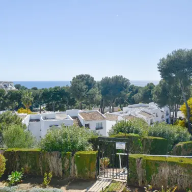 Продажа апартаментов на среднем этаже в Miraflores