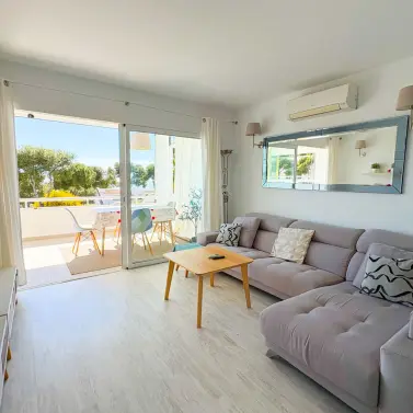 Продажа апартаментов на среднем этаже в Miraflores