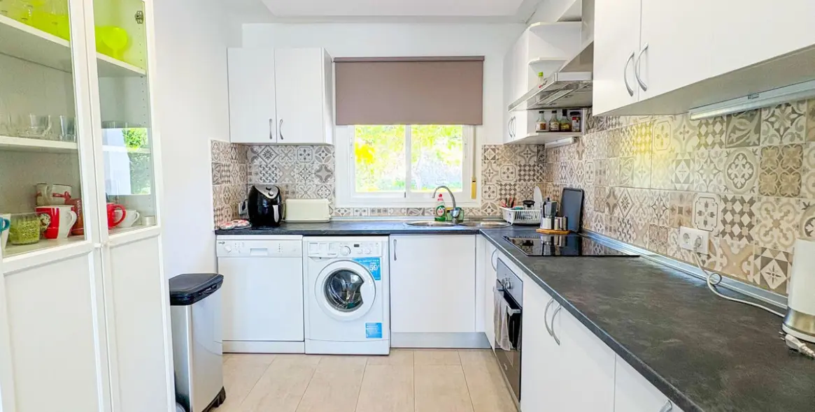 Продажа апартаментов на среднем этаже в Miraflores 9