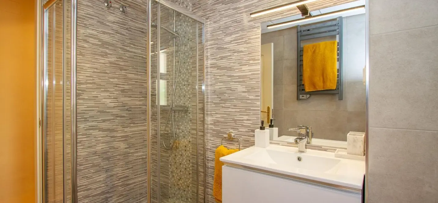 Sale of penthouse in La Mairena 2