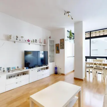 Sale of middle floor apartment in Fuengirola