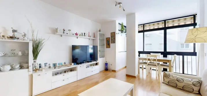 Sale of middle floor apartment in Fuengirola 0