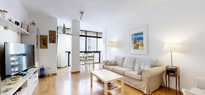 Sale of middle floor apartment in Fuengirola 1