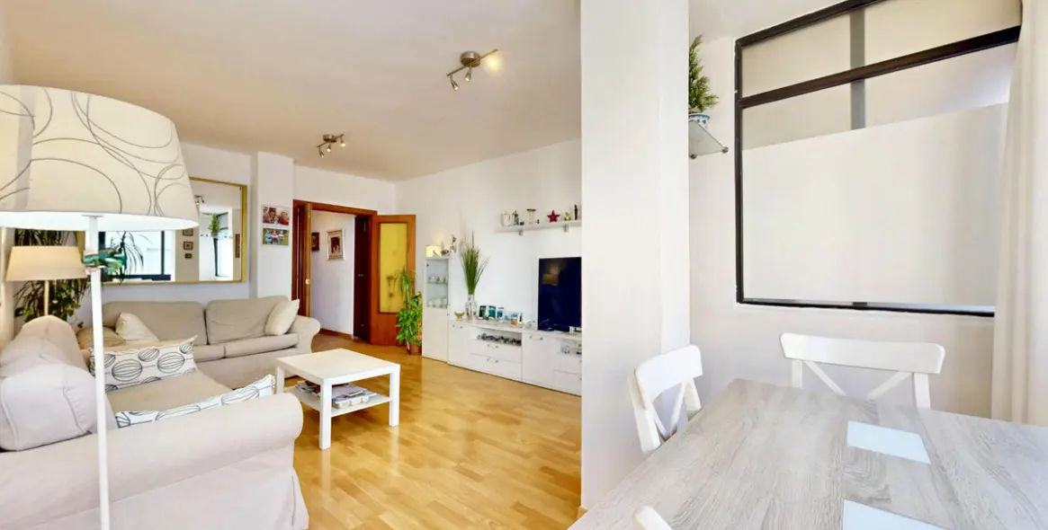 Sale of middle floor apartment in Fuengirola 3