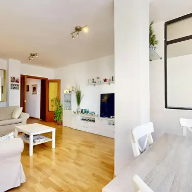 Sale of middle floor apartment in Fuengirola