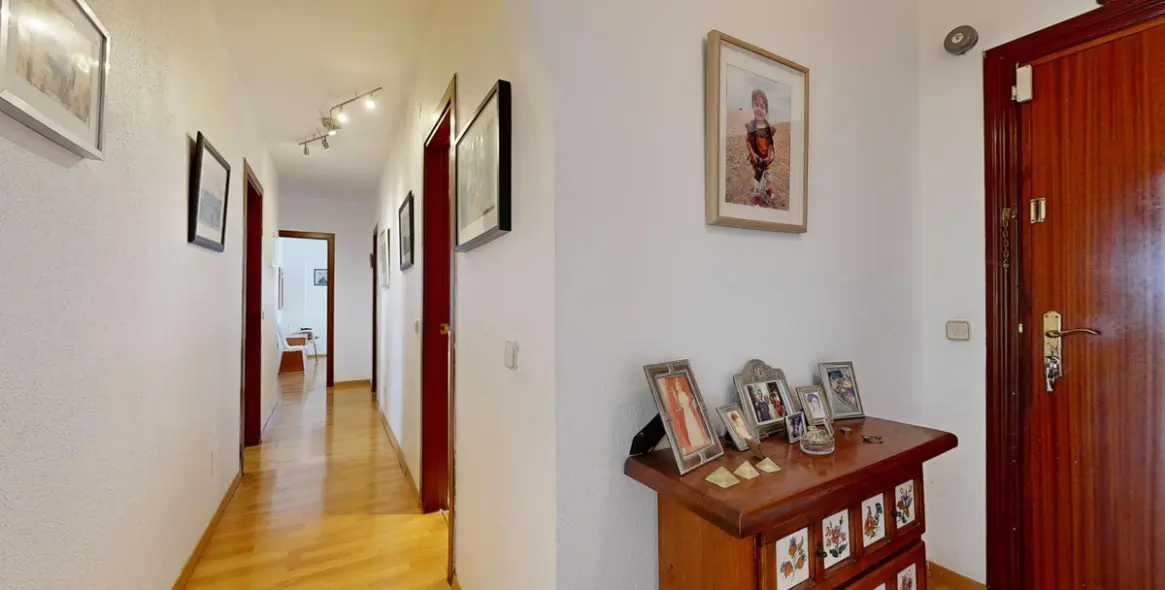 Sale of middle floor apartment in Fuengirola 6