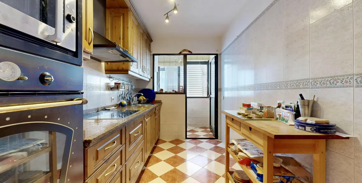 Sale of middle floor apartment in Fuengirola 7