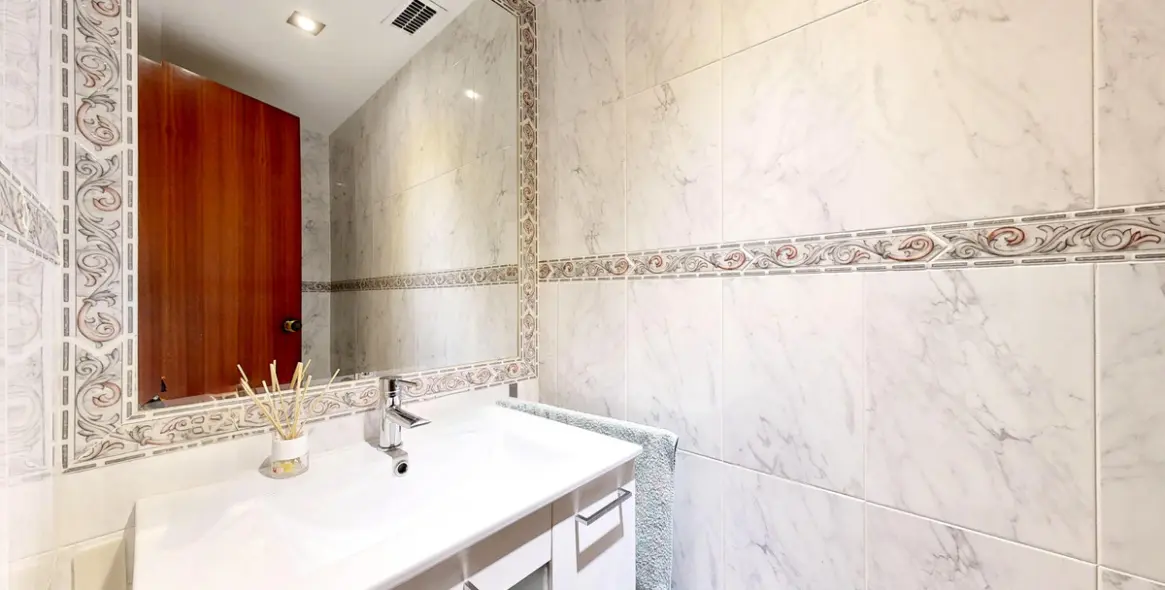 Sale of middle floor apartment in Fuengirola 9