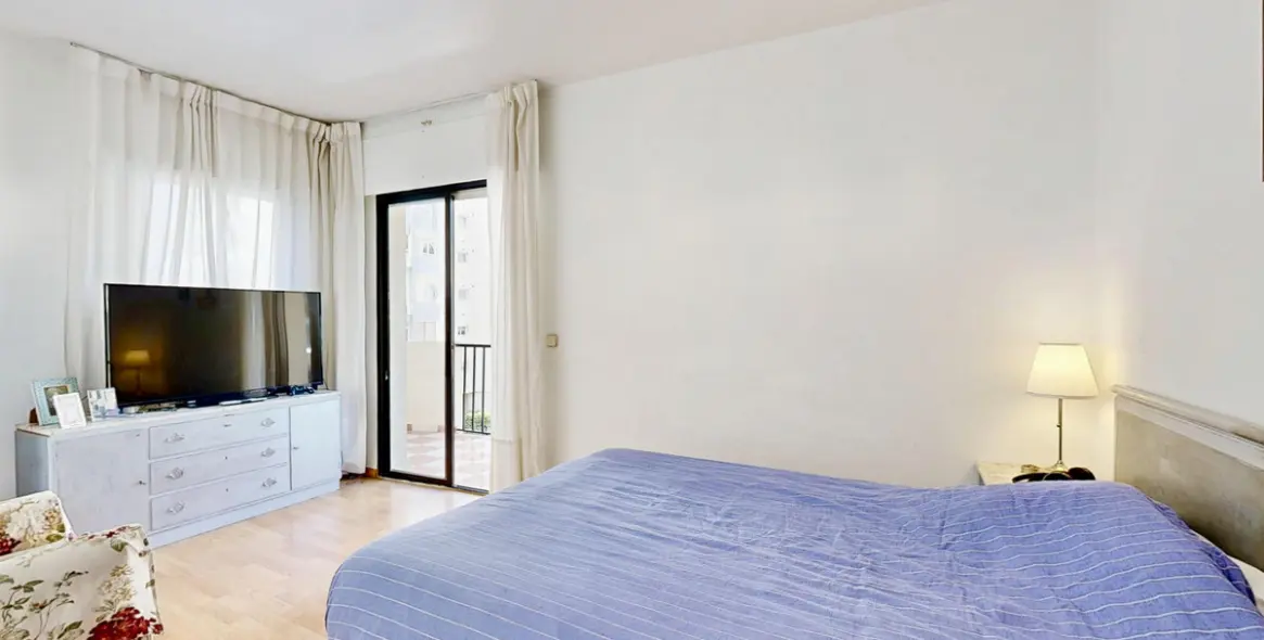 Sale of middle floor apartment in Fuengirola 10