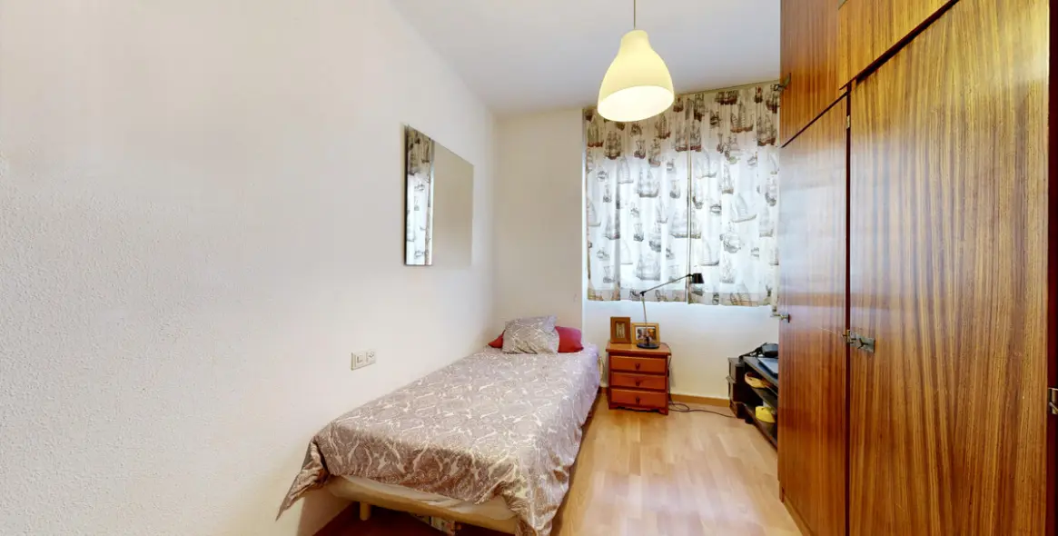 Sale of middle floor apartment in Fuengirola 14