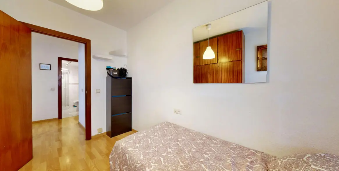 Sale of middle floor apartment in Fuengirola 15