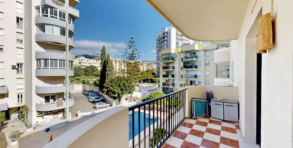 Sale of middle floor apartment in Fuengirola 17