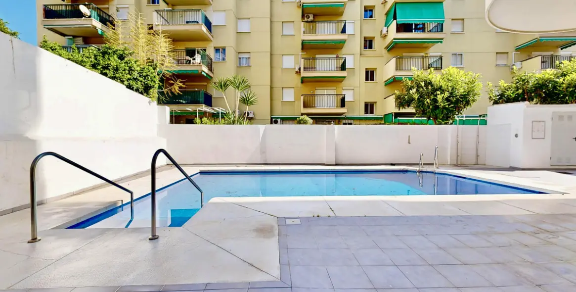 Sale of middle floor apartment in Fuengirola 19