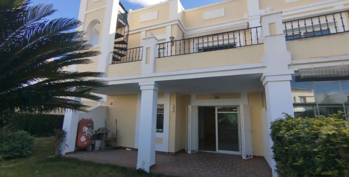 Venta de apartamento en planta baja en Aloha 1