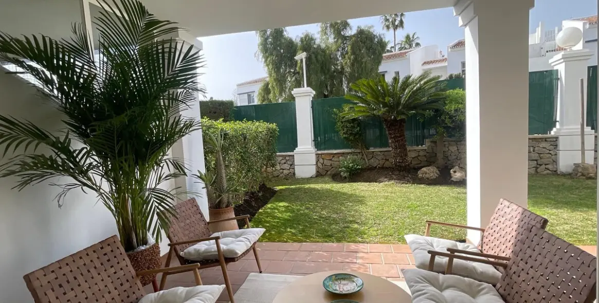 Venta de apartamento en planta baja en Aloha 2