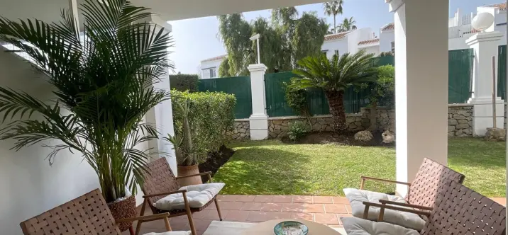 Venta de apartamento en planta baja en Aloha 1
