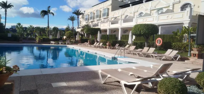 Venta de apartamento en planta baja en Aloha 2