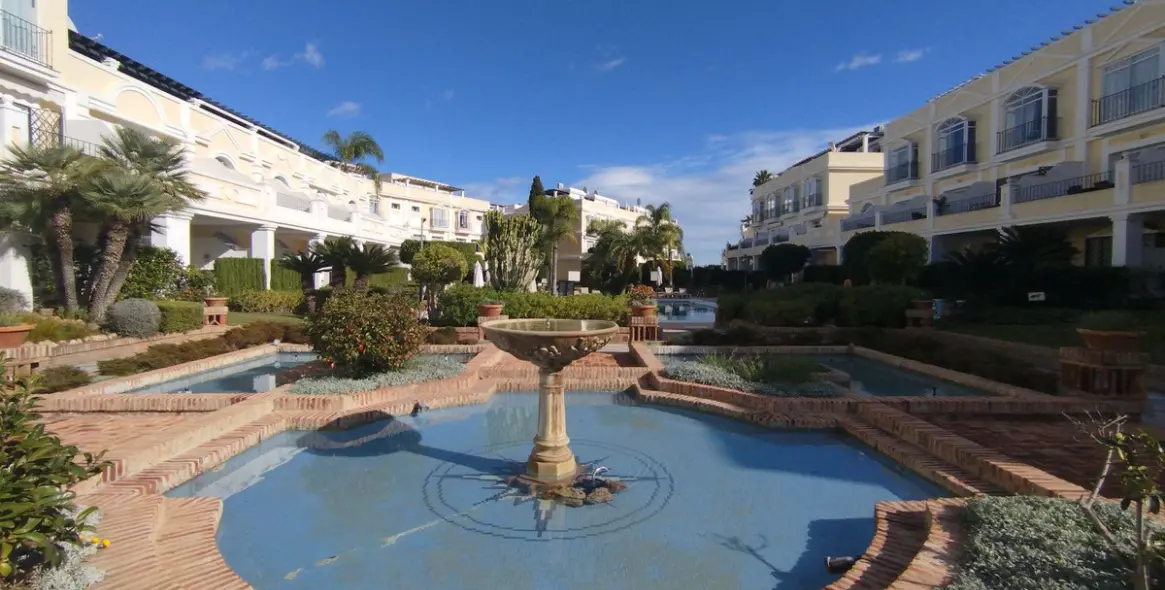 Venta de apartamento en planta baja en Aloha 4