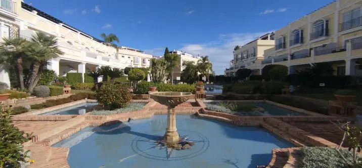 Venta de apartamento en planta baja en Aloha 3